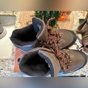 Like new hiking boots